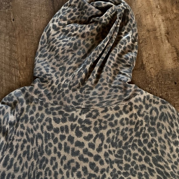 OLIVACEOUS Animal Print Lightweight Wool Blend Leopard Print Hooded Pullover - Picture 9 of 11